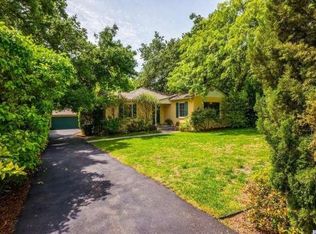 2220 E Woodlyn Rd, Pasadena, CA 91104