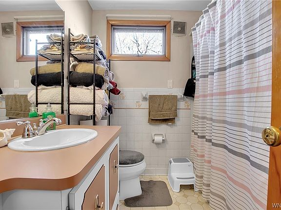 2nd image of 118 Clover Pl