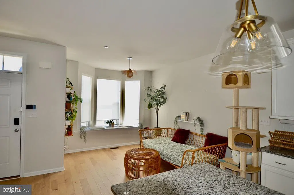 3 bed, 3.5 bath, 2760 sqft, $3,250 — Photo 3