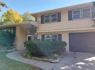4721 Waukegan Dr, Rockford, IL 61108
