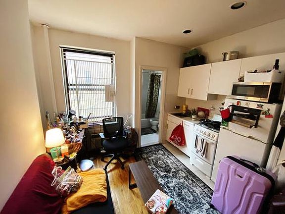 5th image of 322 E 89th St APT 2