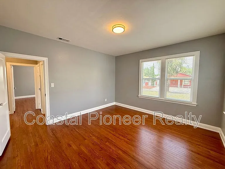 2323 W North B St — Photo 18