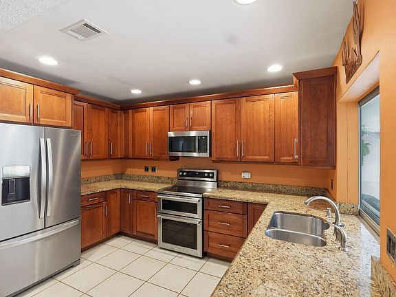 5th image of 601 NW 71ST Avenue