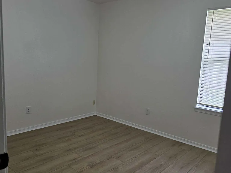 2307 N Lincoln Ave — Photo 17