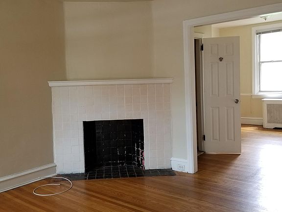 3rd image of 114 W Sedgwick St