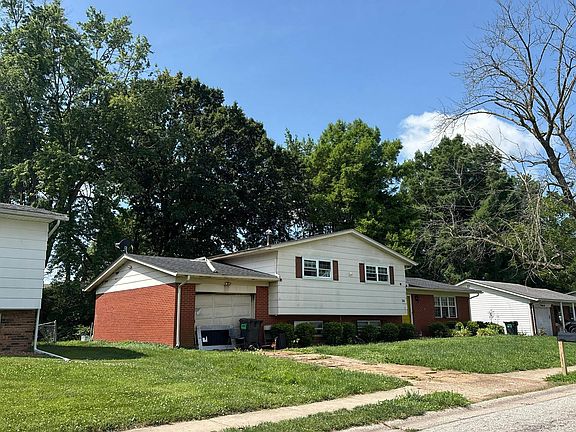 3rd image of 30 Chateau Dr