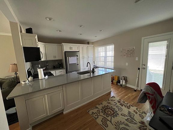 2nd image of 1652 Westwood Ave