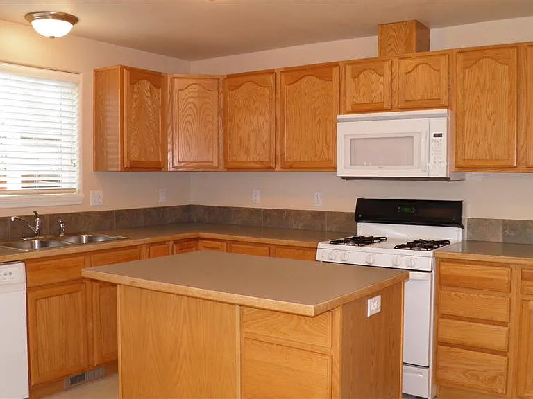 3340 NE Mendenhall Dr — Photo 10