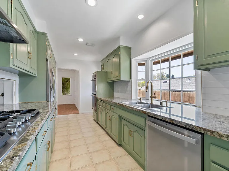 1412 Norton Ave — Photo 9