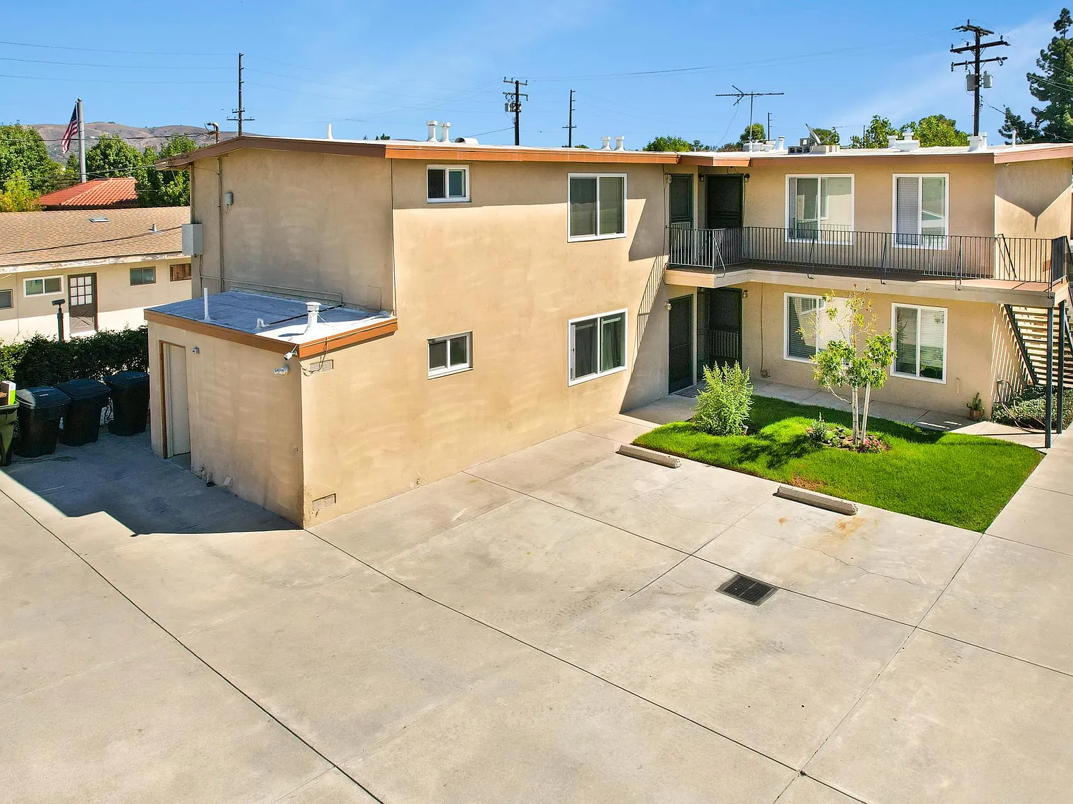 1 bed, 550 sqft, $1,900 — Photo 1