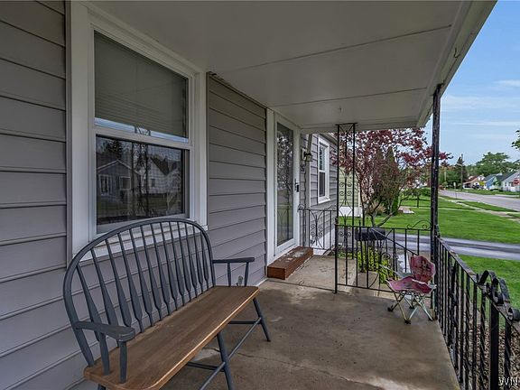 3rd image of 26 Linden St
