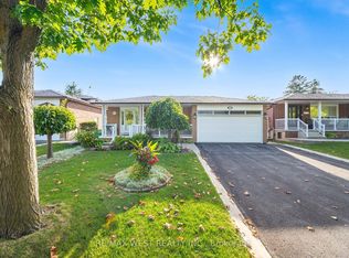17 Malcolm Cres, Brampton, ON L6S3C7