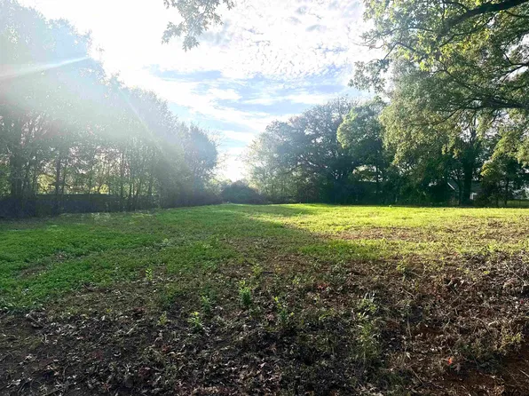 N Jarvis St, Troup, TX 75789