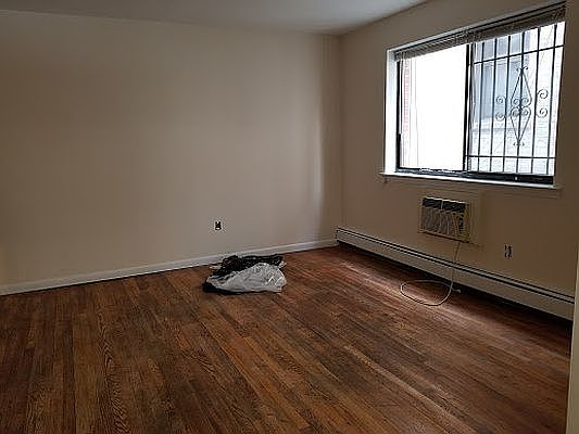 5th image of 2313 Broadway #2R