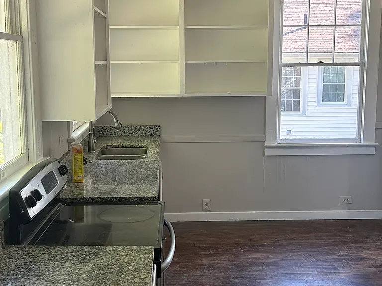 100 2nd St NE — Photo 4