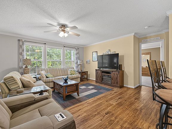 2nd image of 338 Lakeside Crossing Dr.