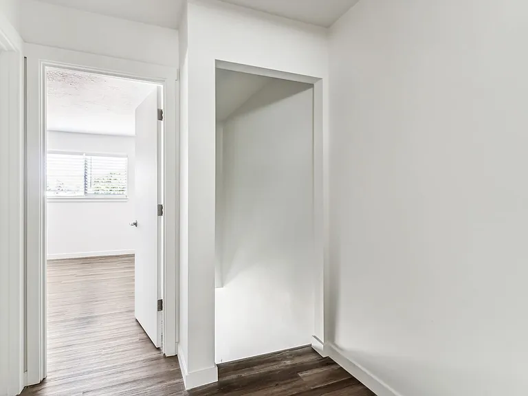 Midland Apartments — Photo 15