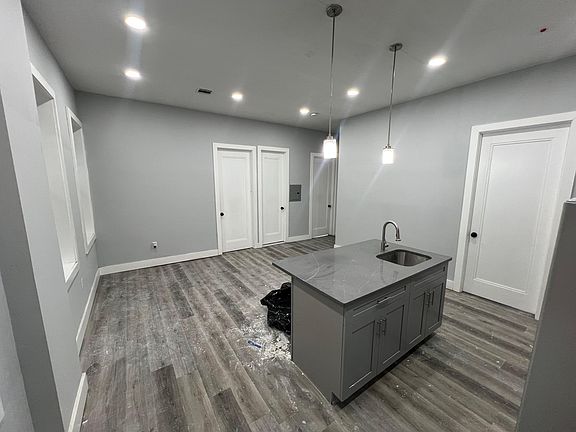 3rd image of 186 Hawthorne Ave #2