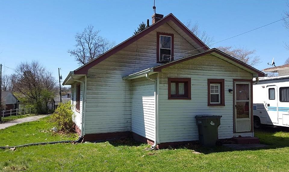 2nd image of 3727 Crescent Ave