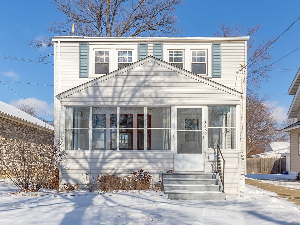 3 bed 1.5 bath Colonial