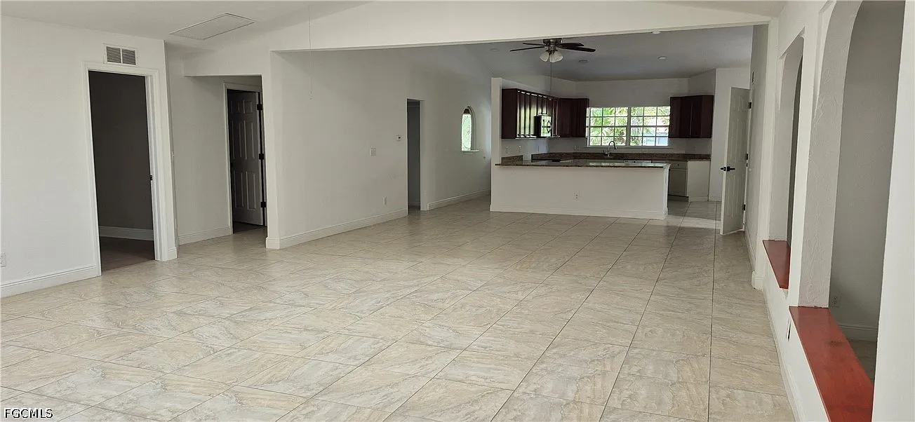 4 bed, 3.0 bath, 3926 sqft, $2,900 — Photo 4