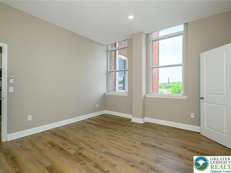 1012 2nd St N — Photo 20
