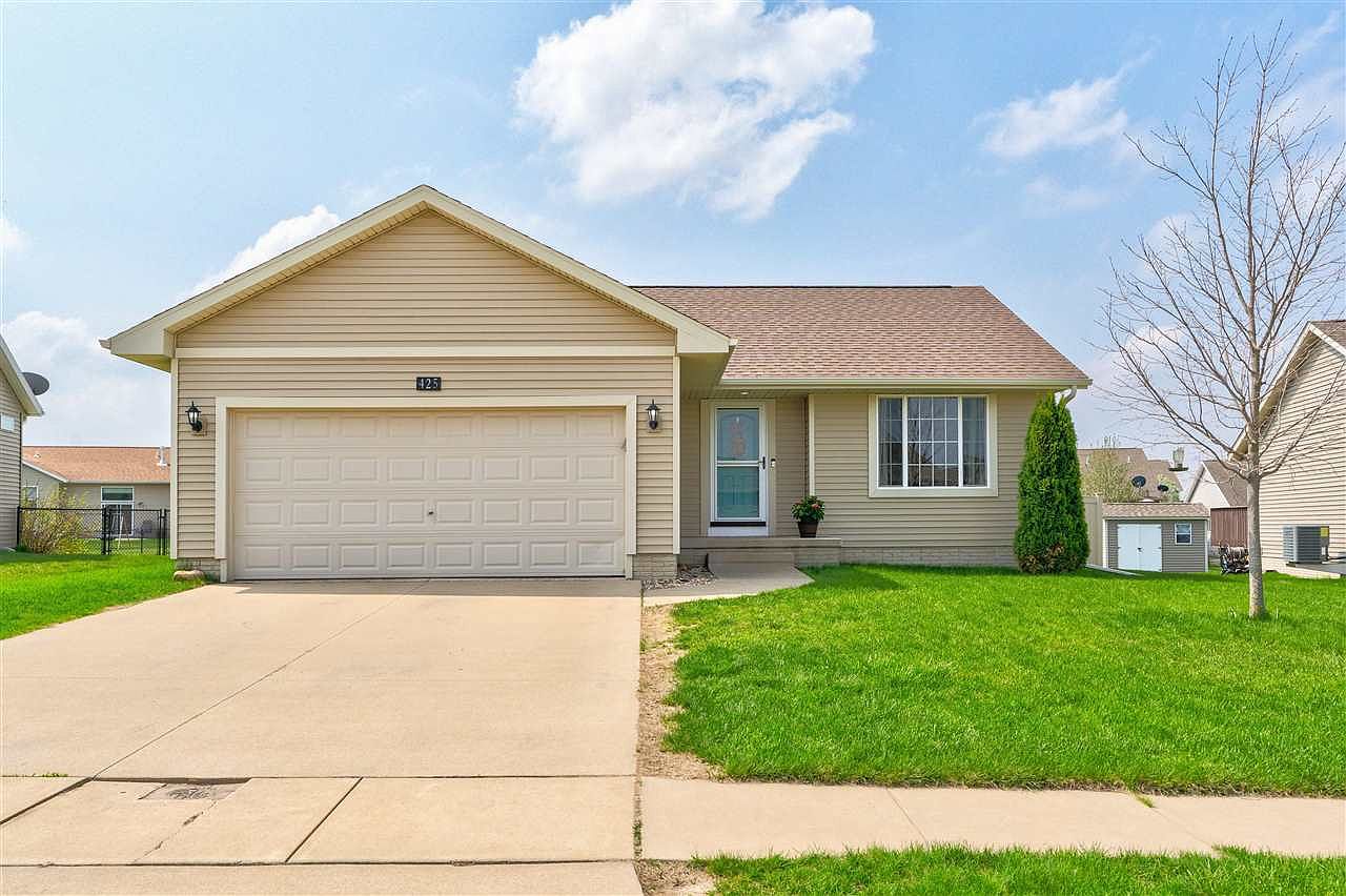 545 Saddleback Rd, Marion, IA 52302