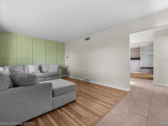 4th image of 10069 Fairview St
