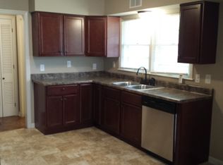 502 NW Woodbine Ave, Lees Summit, MO 64063