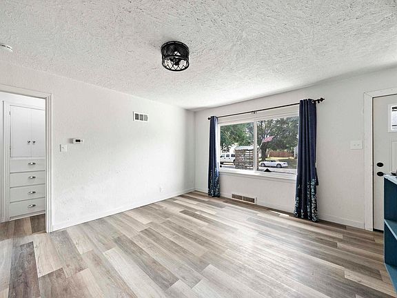 4th image of 308 W 25th Ave