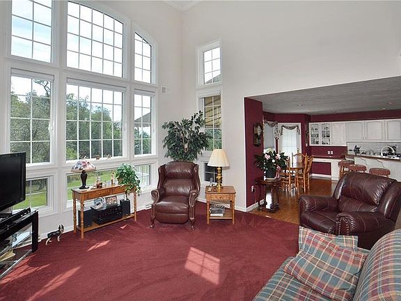 5th image of 306 Basswood Ct
