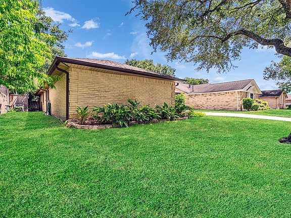 5th image of 2819 Poplar Creek Ln