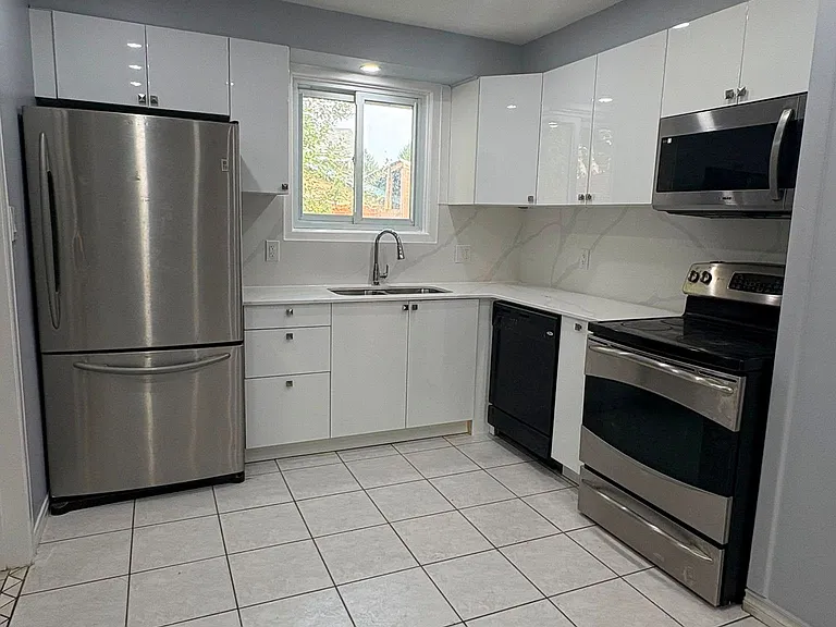 98 Marksam Rd — Photo 2