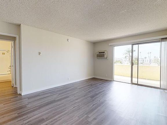 4th image of 121 S Catalina St #306