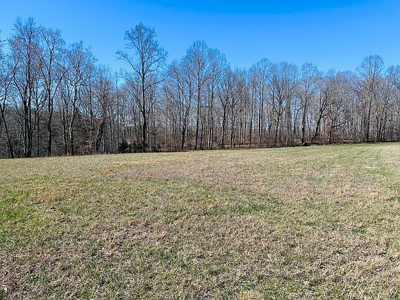 3rd image of 105 & 107 Cascade Cir
