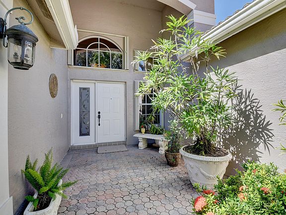 2nd image of 13413 Barcelona Lake Cir