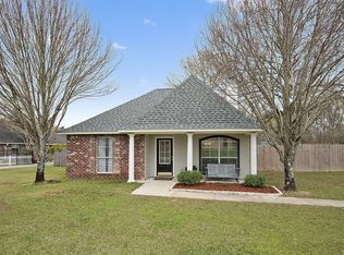 24661 Rolling Meadow Dr, Denham Springs, LA 70726