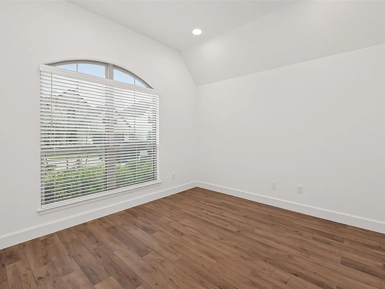 4 bed, 6.0 bath, 2455 sqft, $3,550 — Photo 4