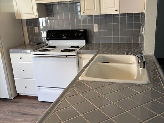 5th image of 615 Saint John St APT A