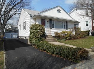 31 Whitford Ave, Providence, RI 02908