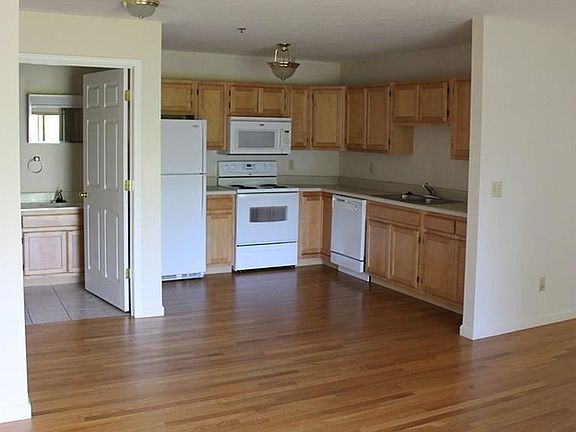 3rd image of 5772 Stone Gate Hts