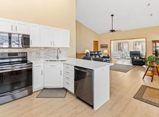 834 Wescott Sq, Eagan, MN 55123