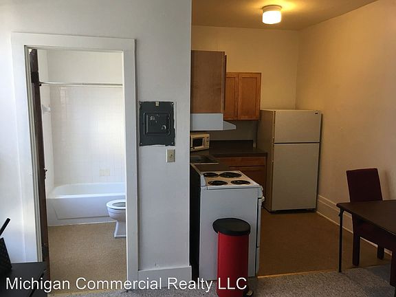 3rd image of 114 N Division St APT 6