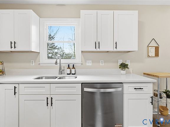 4th image of 701 Redington Ct