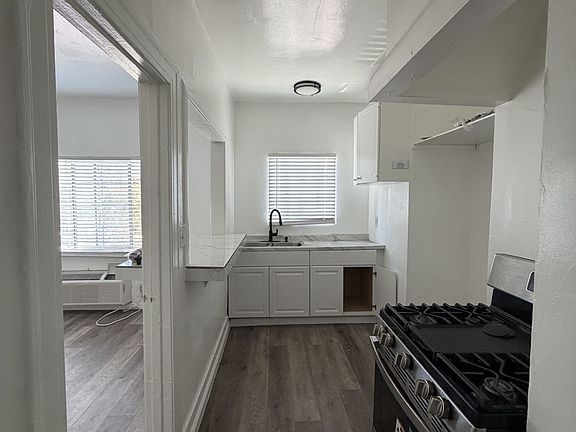 5th image of 12636 S Figueroa St