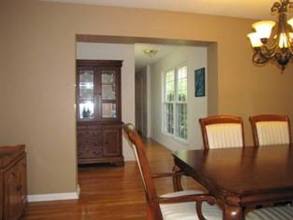 5th image of 485 Noble Dr
