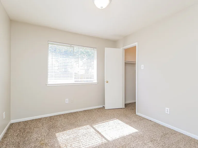 12119 Bowsman Dr — Photo 14