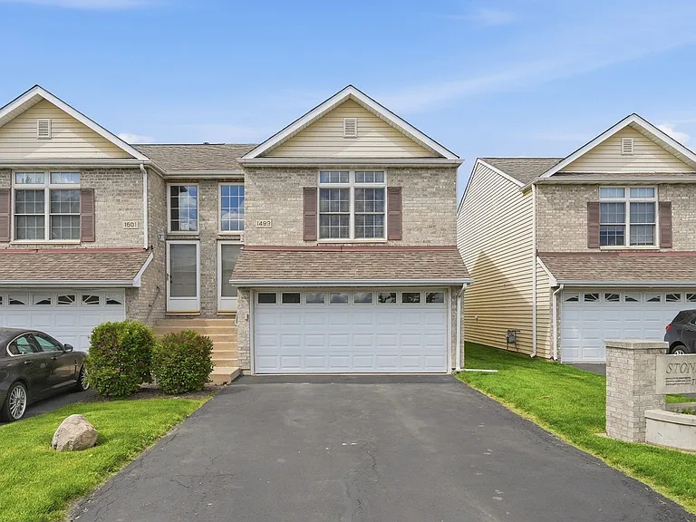 1499 Stonefield Dr — Photo 1