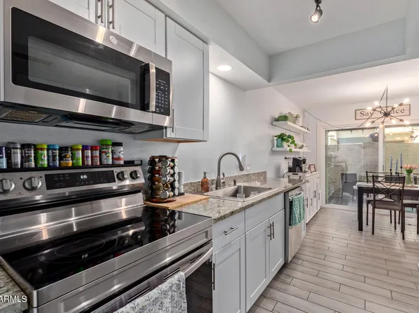 9047 N 52nd Avenue, Glendale, AZ 85302