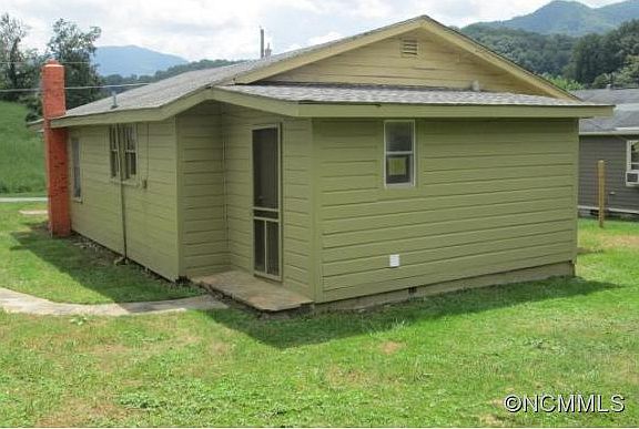 3rd image of 330 Lum Boone Cir